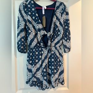 Large romper never worn ties in front